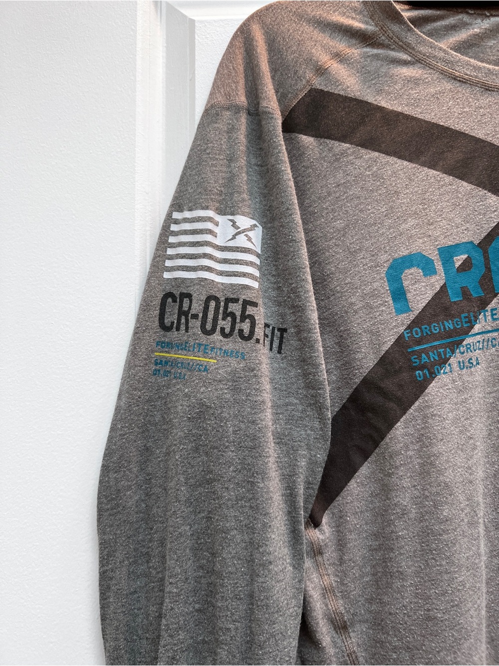 Reebok CrossFit Long Sleeve Shirt – Size XL – Gray – "RCF074" Santa Cruz Graphic - Picture 3 of 6